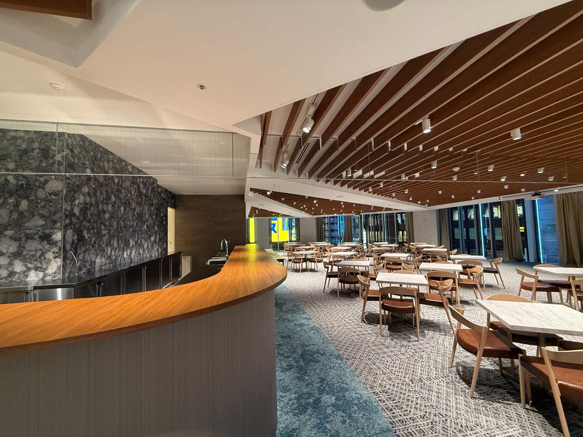 【新宿駅1分】展示会に最適な新宿駅から徒歩1分の場所にある展示会スペース