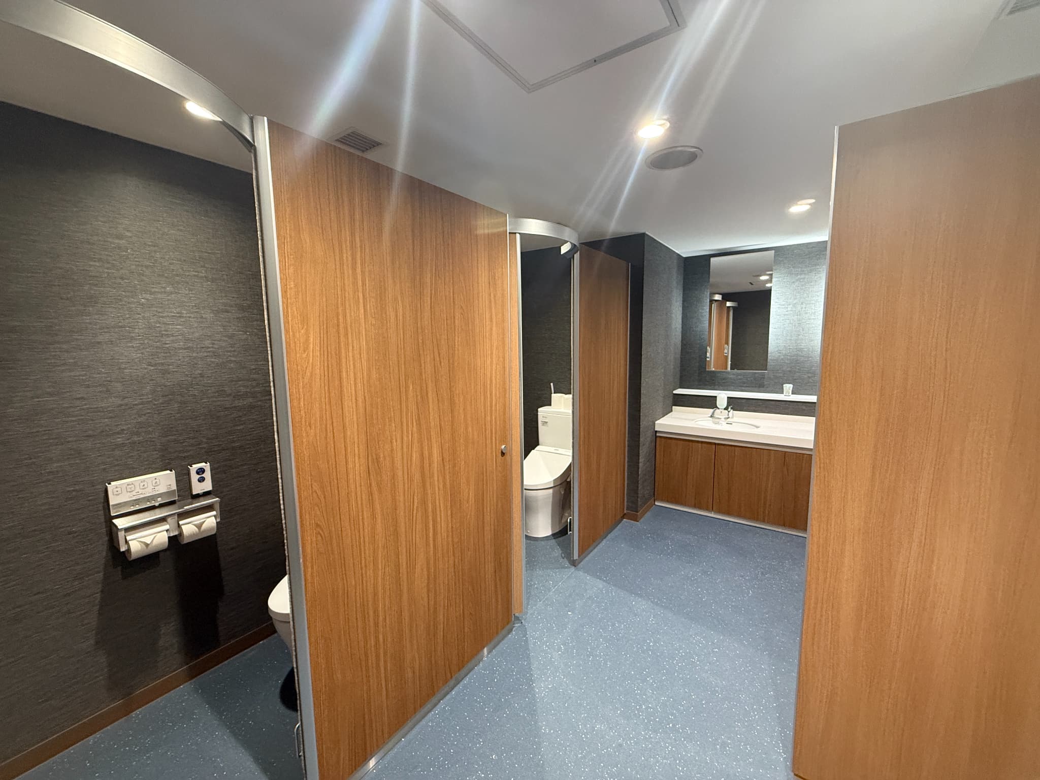 【新宿駅1分】展示会に最適な新宿駅から徒歩1分の場所にある展示会スペース