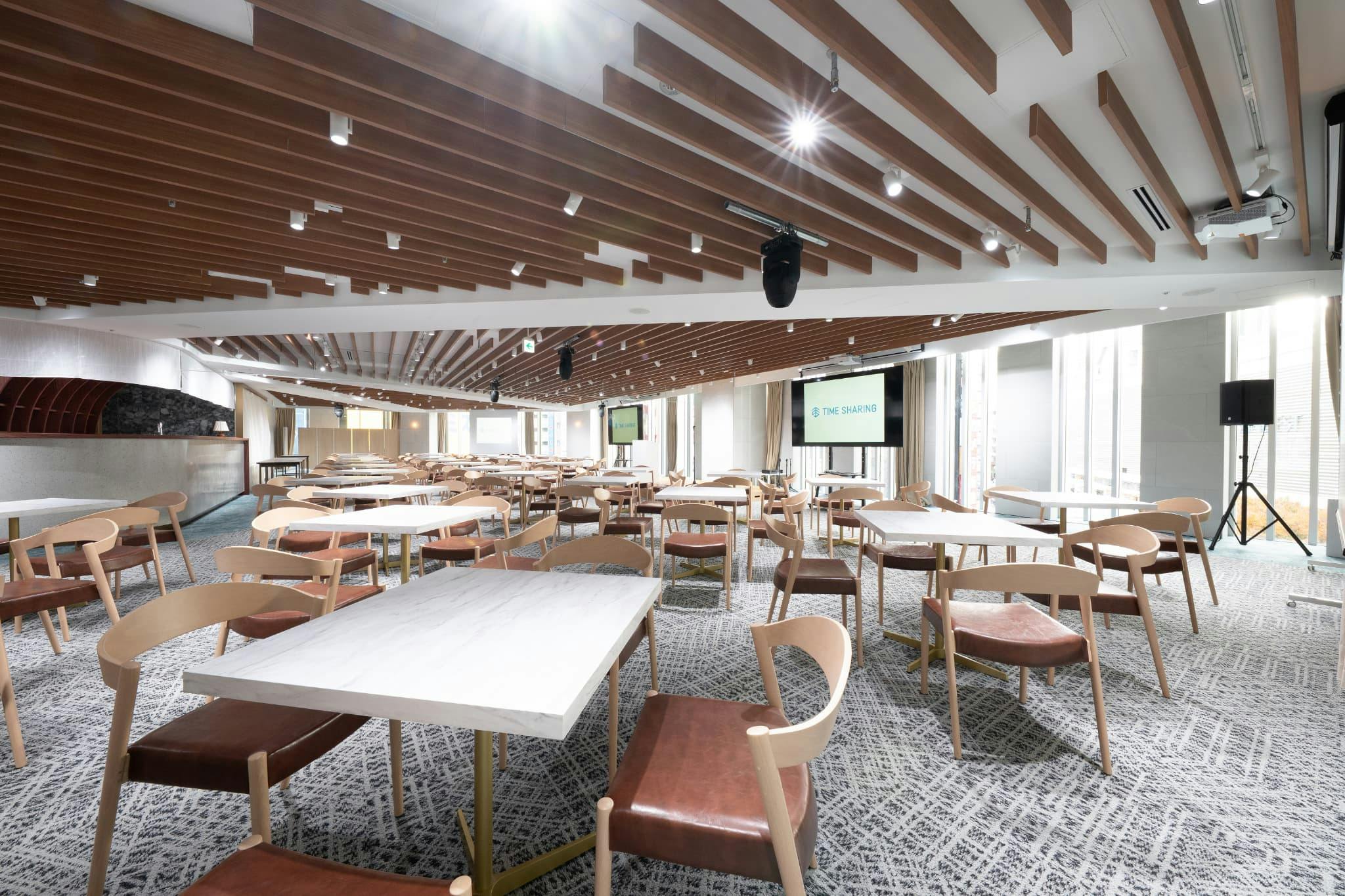 【新宿駅1分】展示会に最適な新宿駅から徒歩1分の場所にある展示会スペース