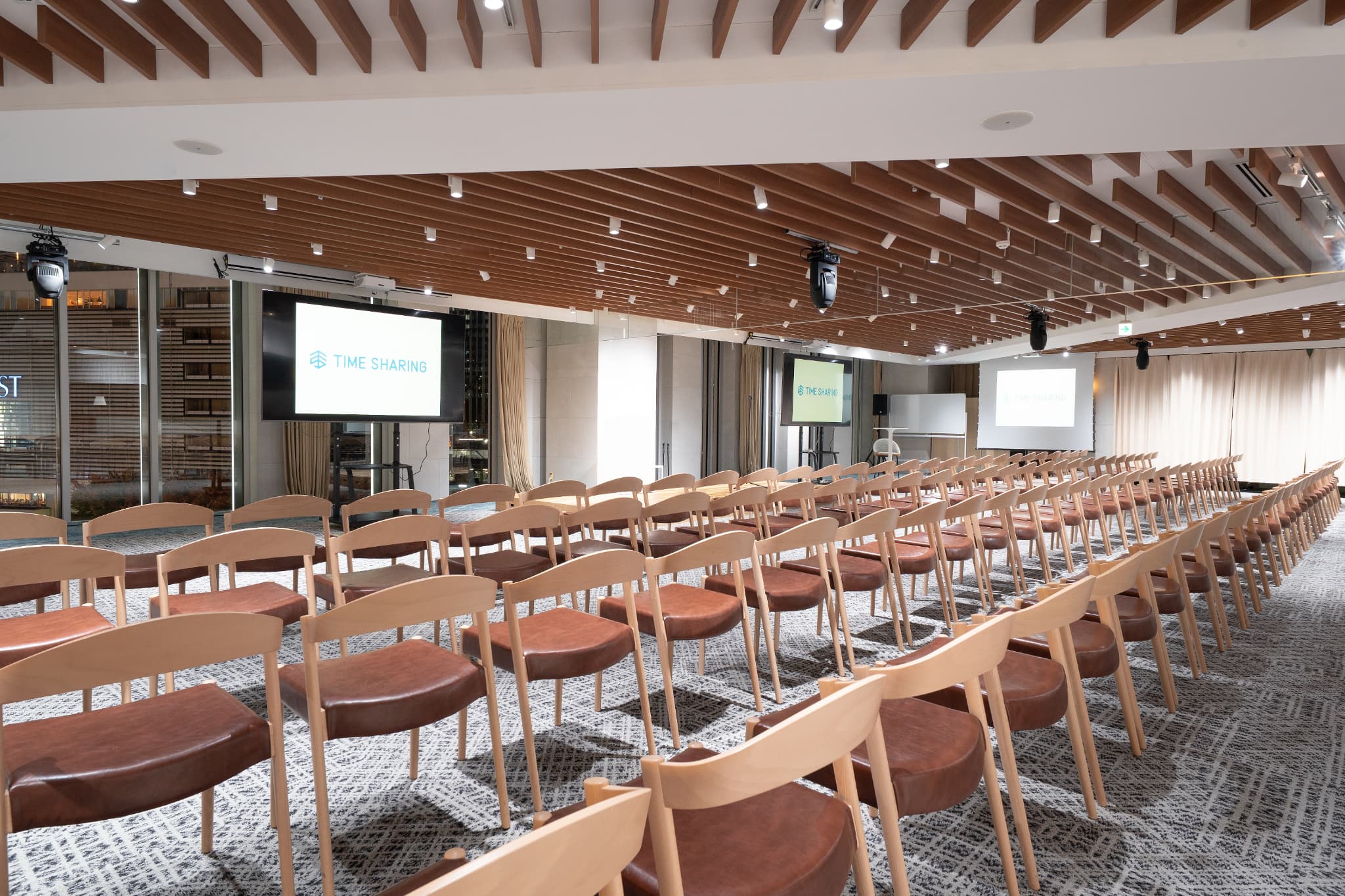 【メインフロア シアターレイアウト】