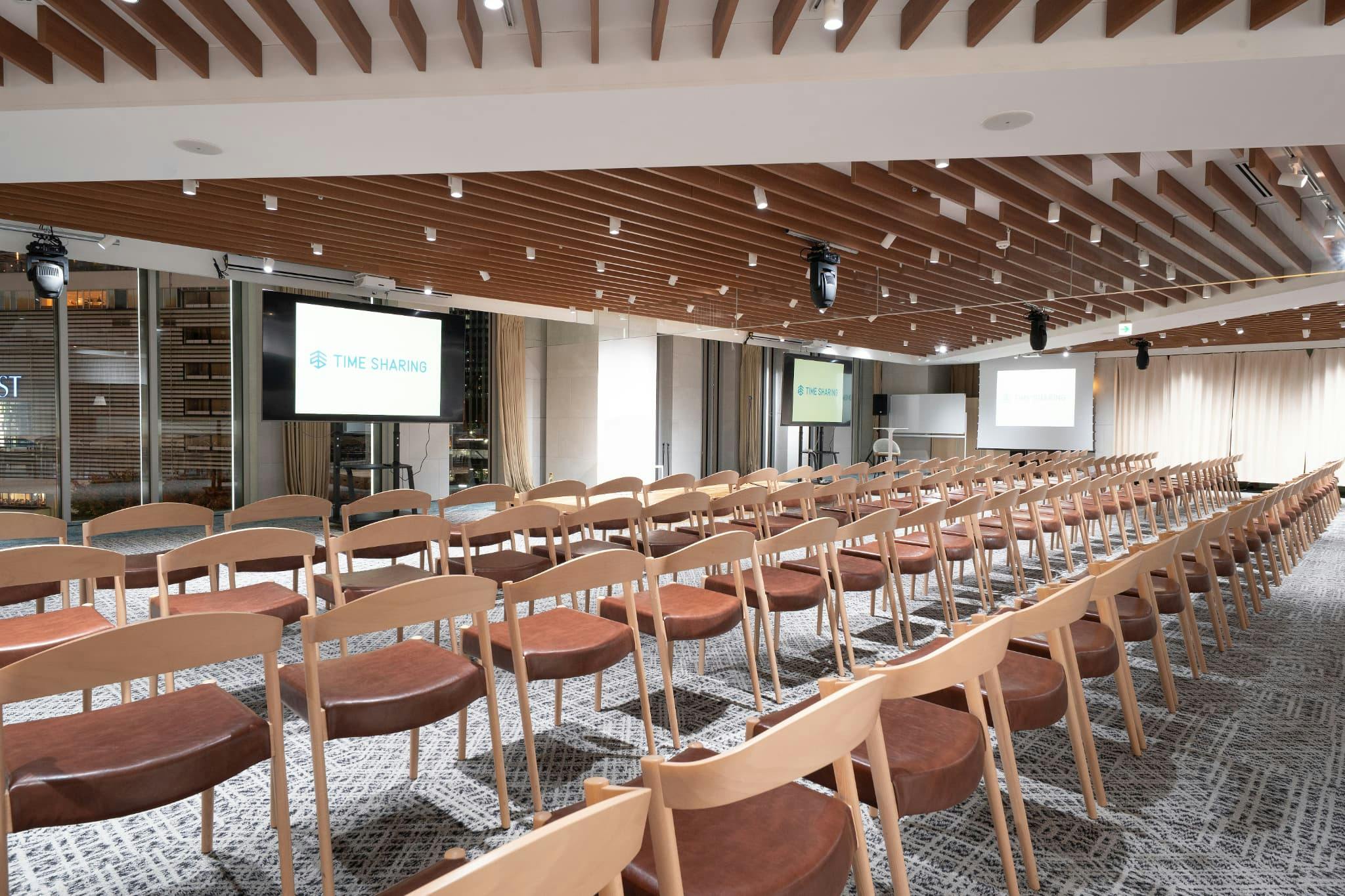 【新宿駅1分】展示会に最適な新宿駅から徒歩1分の場所にある展示会スペース