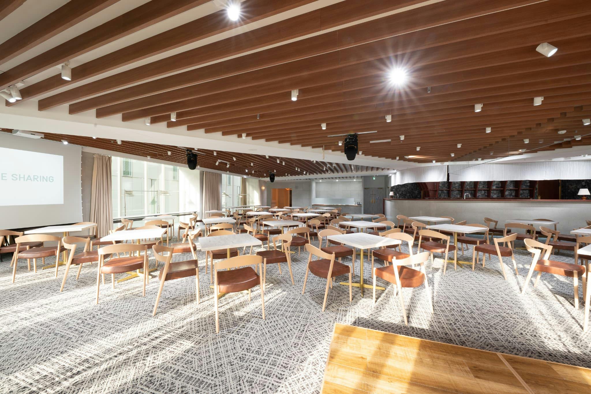 【新宿駅1分】展示会に最適な新宿駅から徒歩1分の場所にある展示会スペース