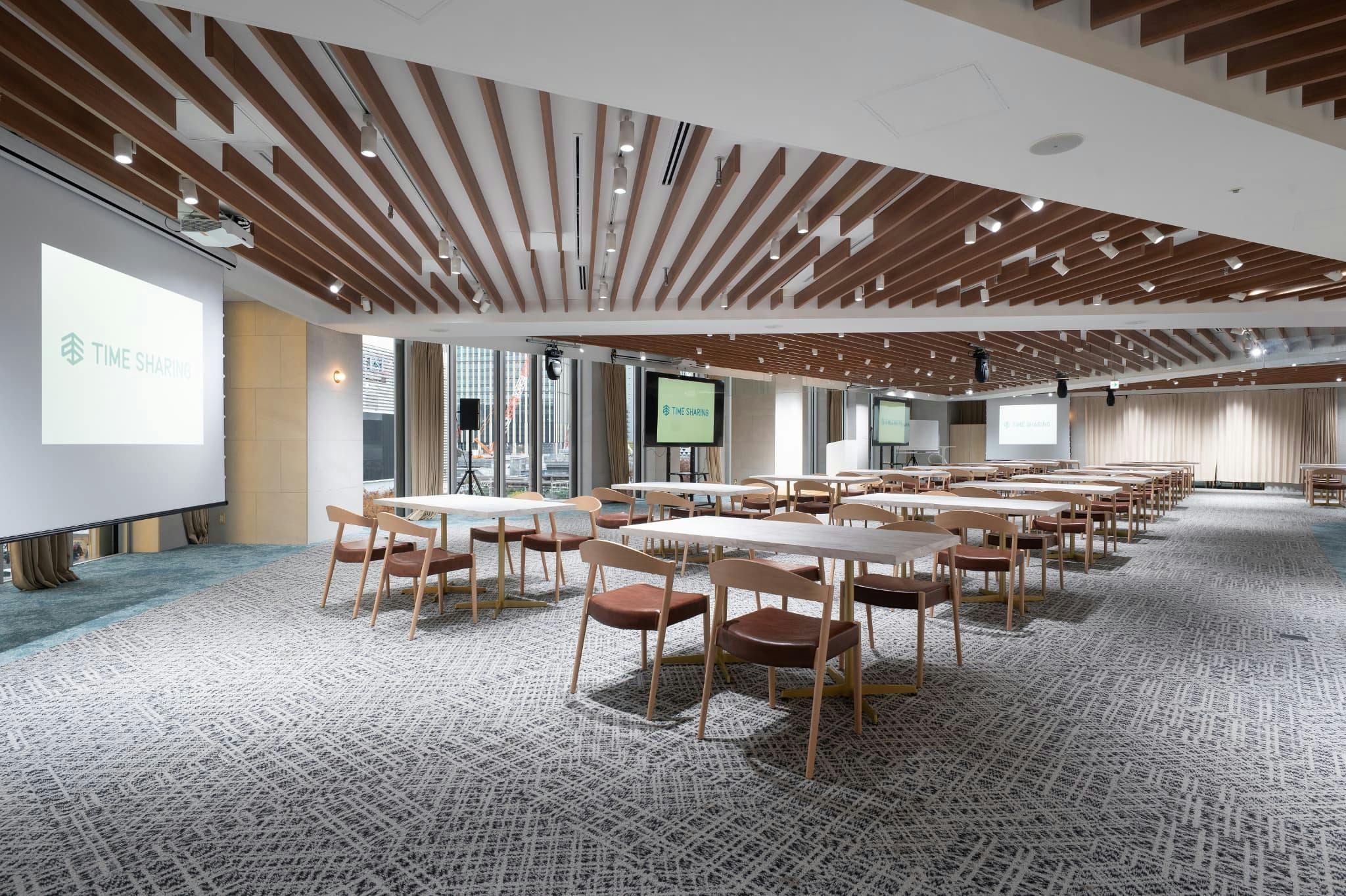 【新宿駅1分】展示会に最適な新宿駅から徒歩1分の場所にある展示会スペース