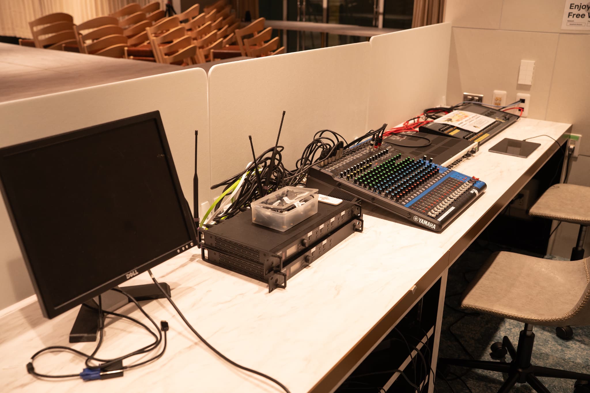 【音響・照明ブース】