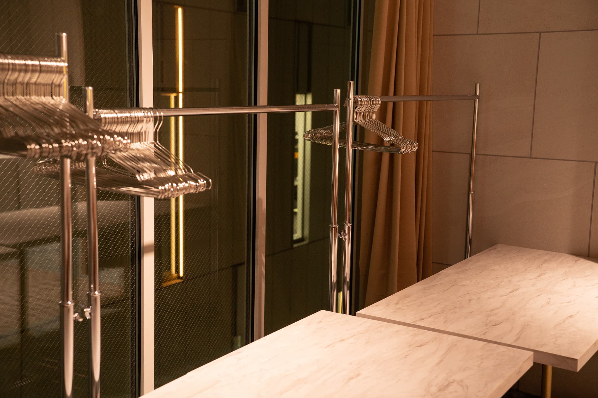 【ハンガーラック】