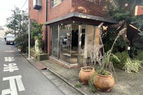 【千駄ヶ谷駅4分】各種ポップアップストアや展示販売会に適した壁面大型鏡張りの路面スペース