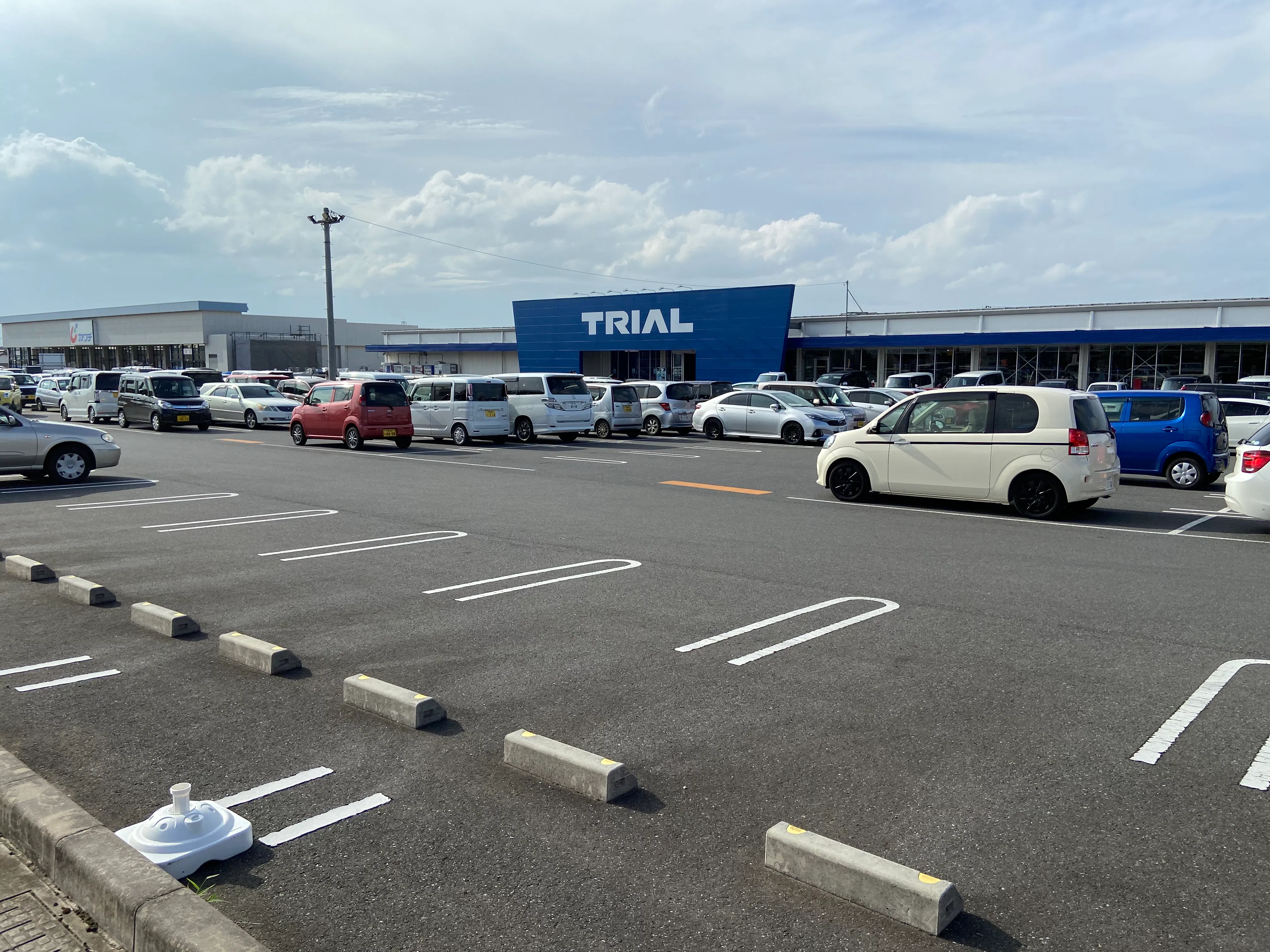 【スーパーセンタートライアル八街店】キッチンカー(調理営業)出店限定/屋外スペース