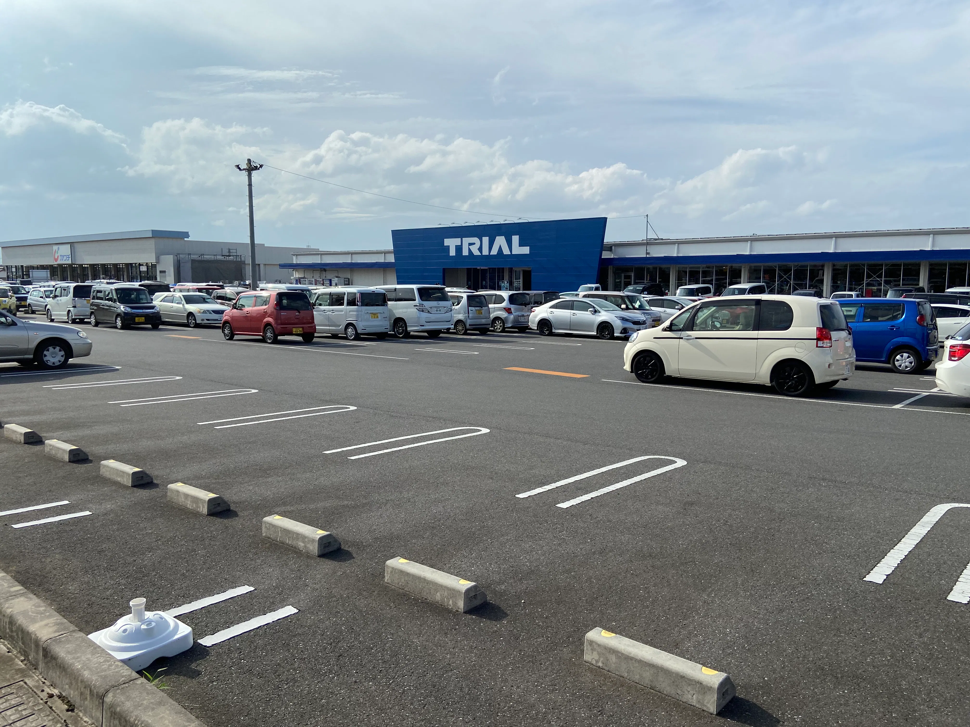 【スーパーセンタートライアル八街店】キッチンカー(調理営業)出店限定/屋外スペース
