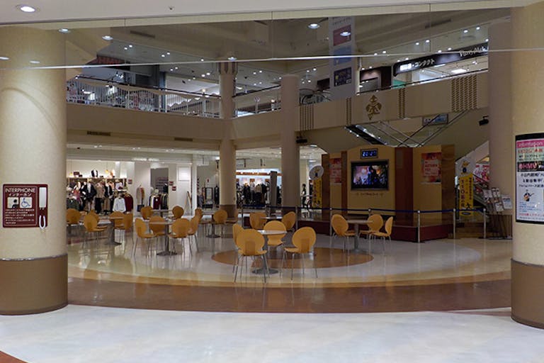 【イオンモールつがる柏】シャコちゃんコートの画像1