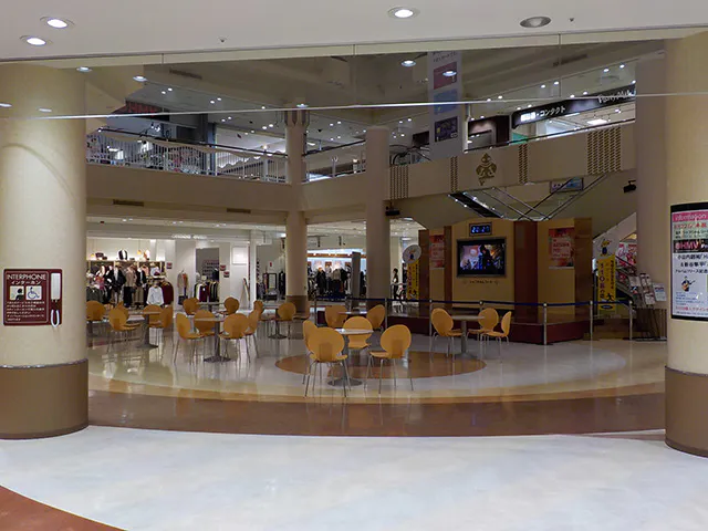 【イオンモールつがる柏】シャコちゃんコート