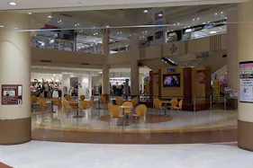 【イオンモールつがる柏】シャコちゃんコート