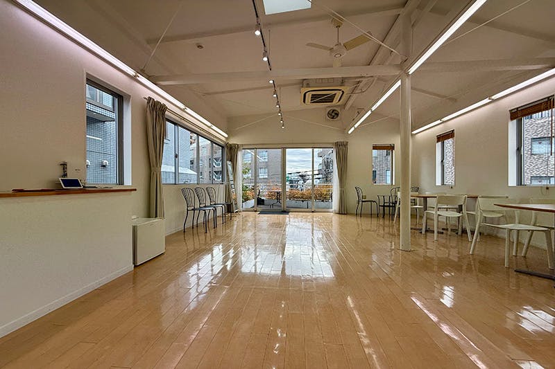 【恵比寿駅5分】ガーデンプレイス付近・8㎡のテラス付レンタルスペース(4F)