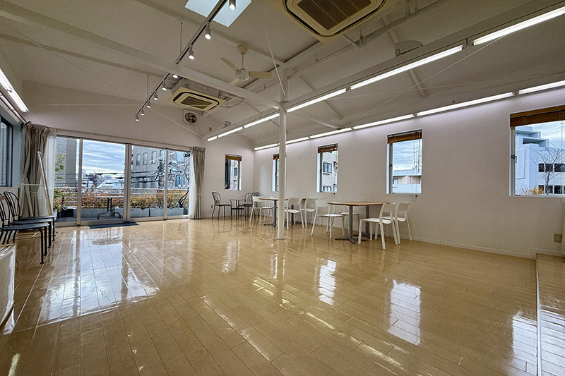 【恵比寿駅5分】ガーデンプレイス付近・8㎡のテラス付レンタルスペース(4F)