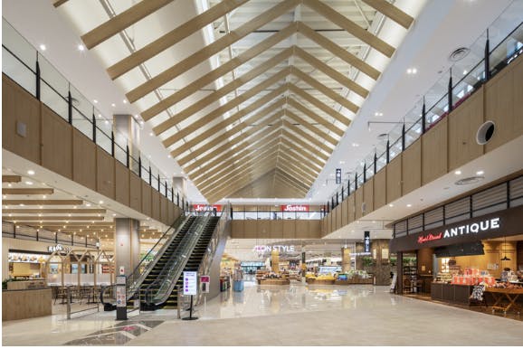 【イオンモール土岐】1F南コート（A）の画像