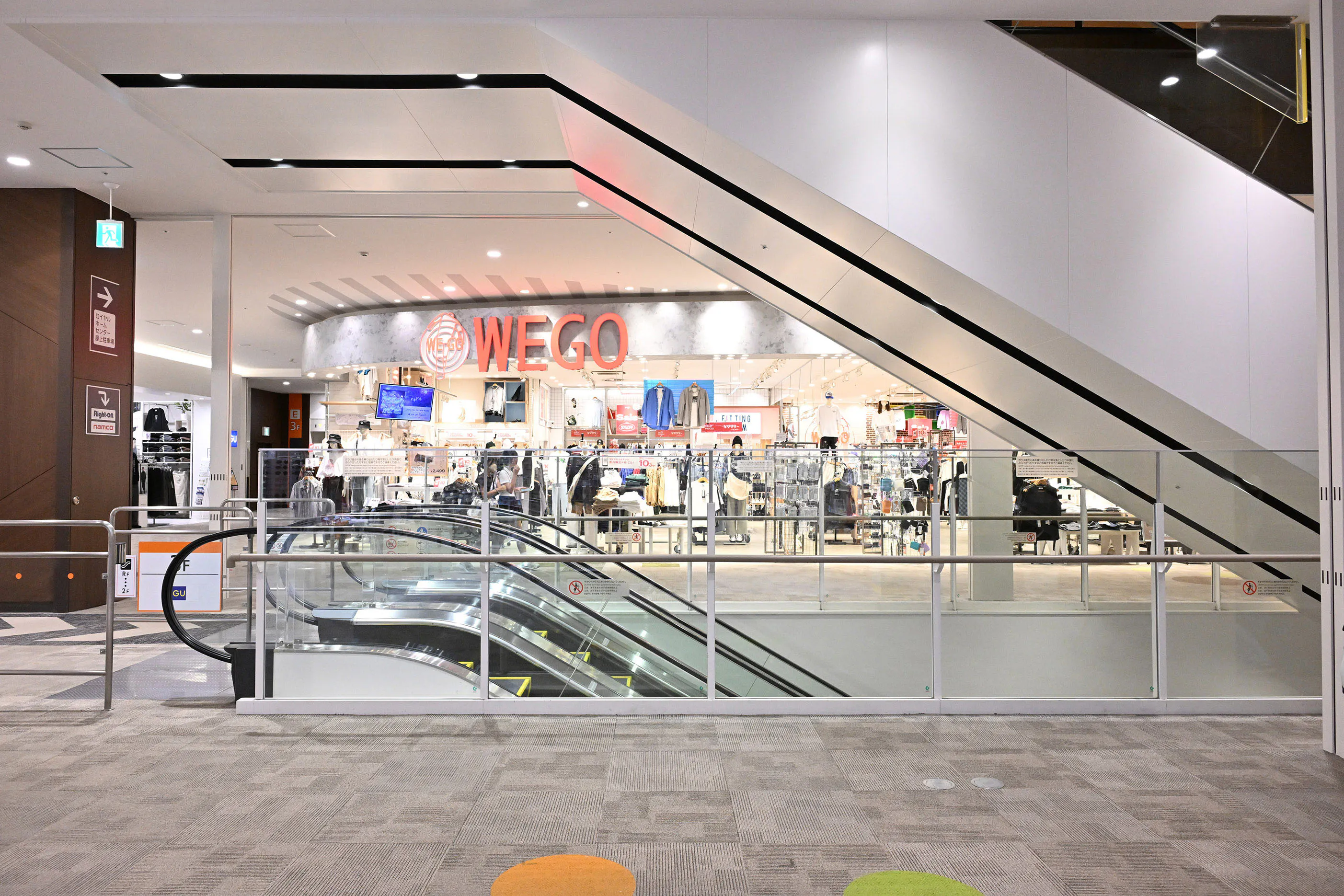 【イオンモール長久手】東エスカレーター横A(サンキューマート前)