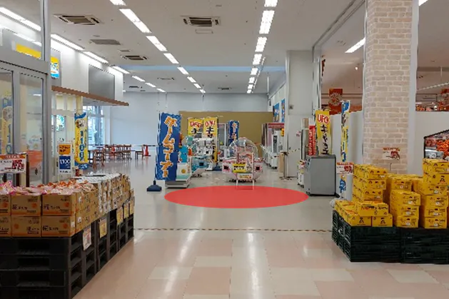 【イオンタウン津河芸】物販や食物販、各種プロモーションイベントに最適な商業施設内スーパー食品売り場入口付近にあるイベントスペース