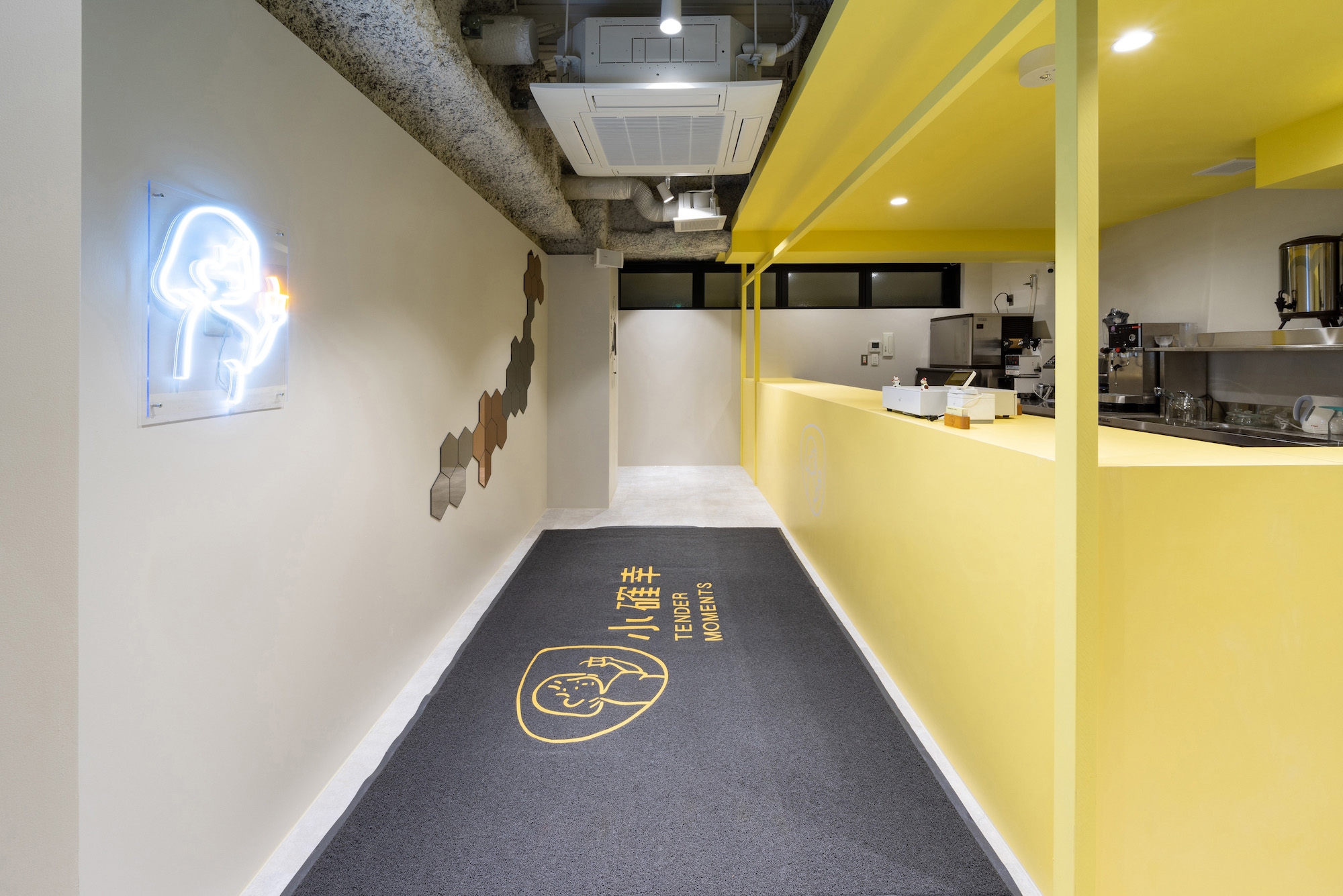 カフェで来場者にドリンクをだすことが可能です。