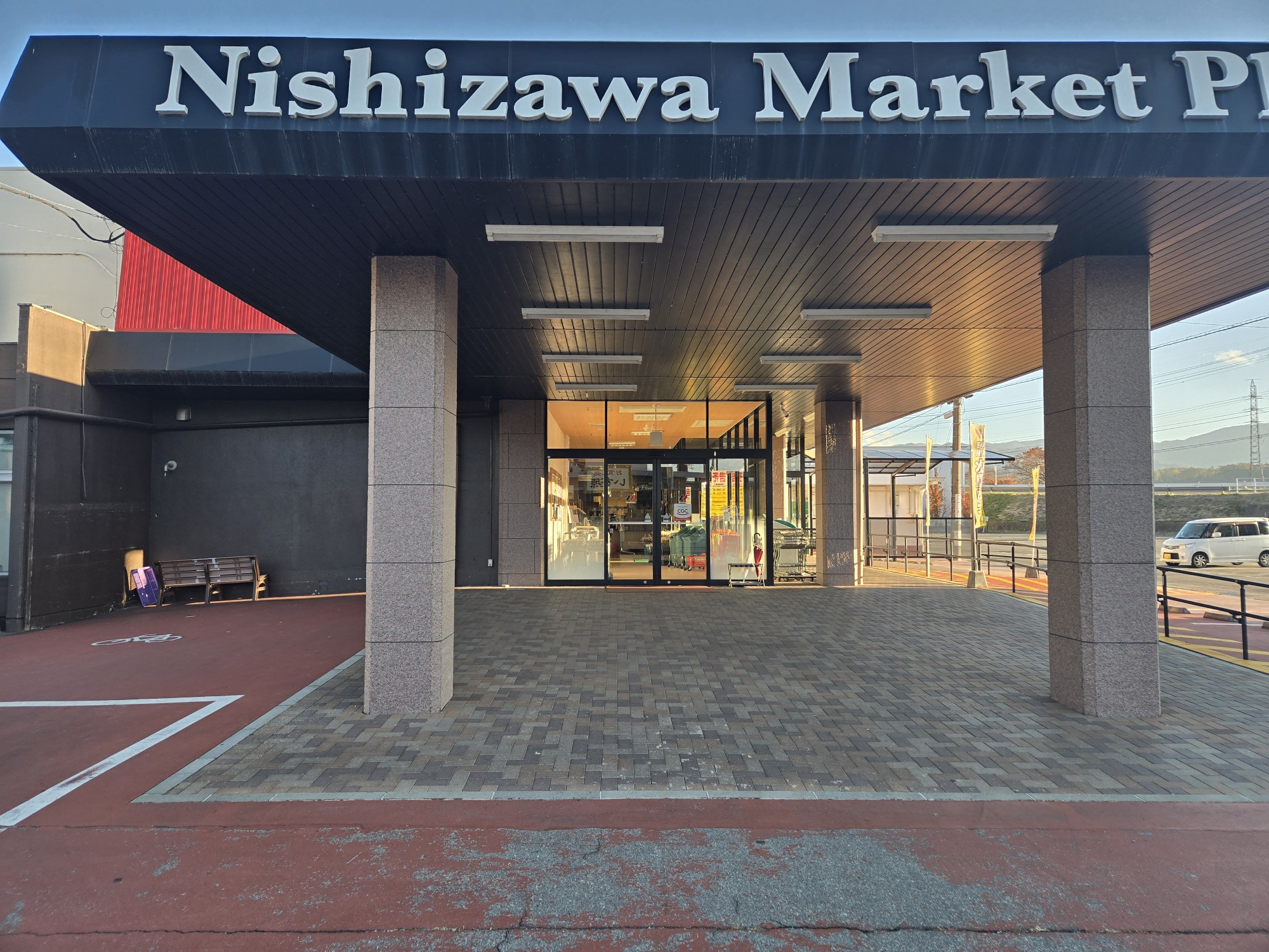 【双葉食彩館】キッチンカー出店やプロモーション催事に最適な屋外軒下スペース