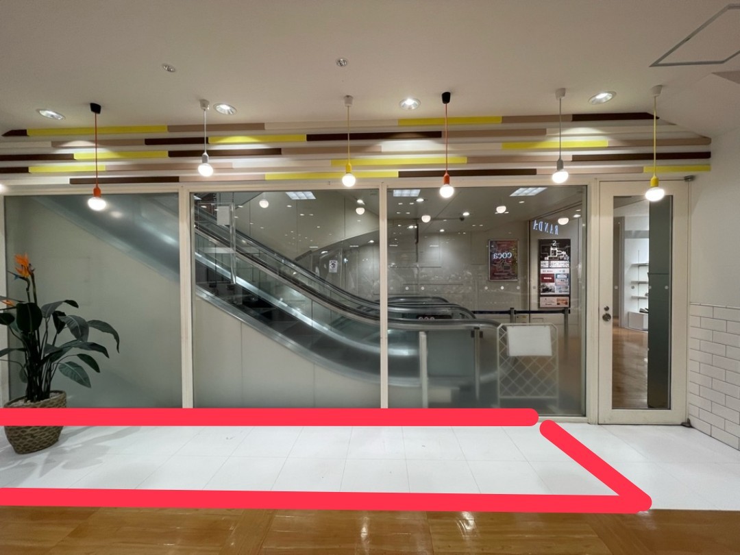 【上野マルイ】2階 パブリックスペース【物販・PR】降りエスカレーターサイド、人気のコンパクトスペース　ファッション・雑貨のポップアップに最適