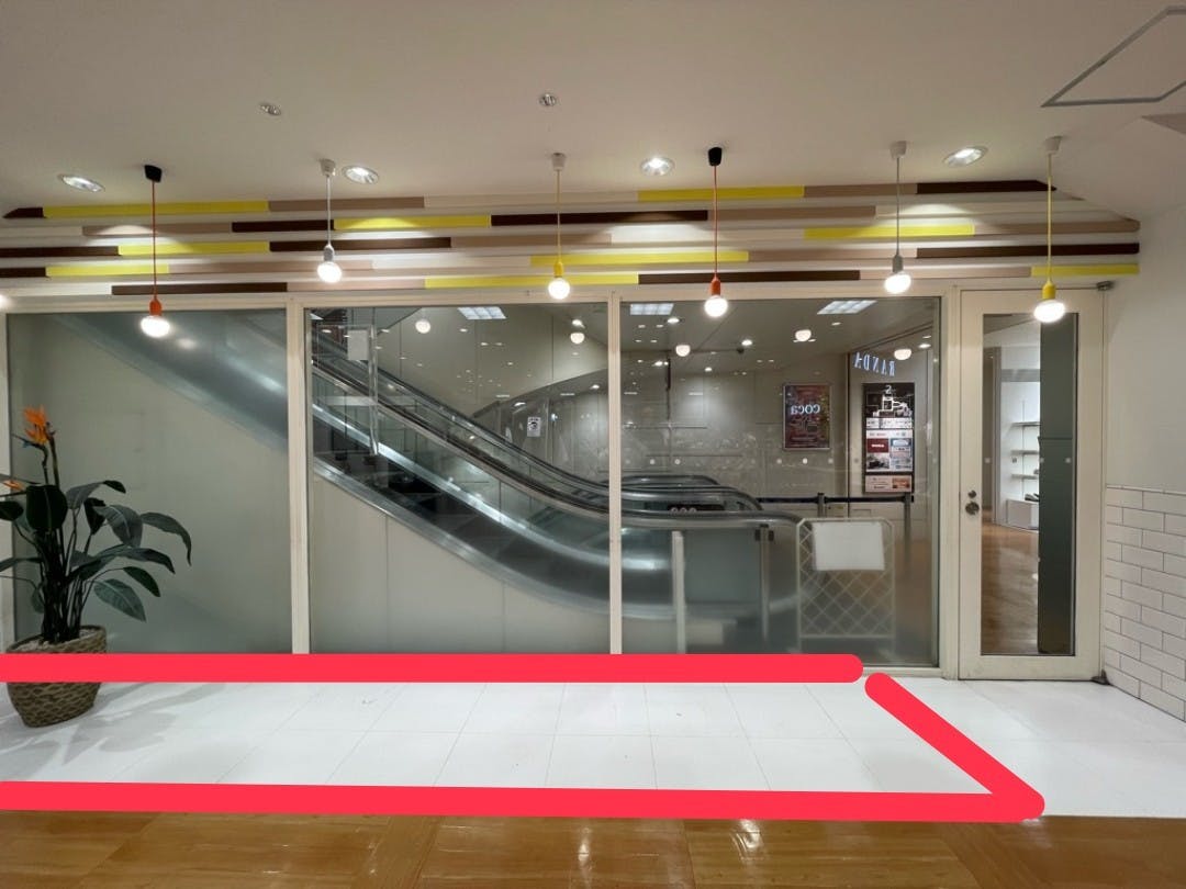 【上野マルイ】2階 パブリックスペース【物販・PR】降りエスカレーターサイド、人気のコンパクトスペース ファッション・雑貨のポップアップに最適