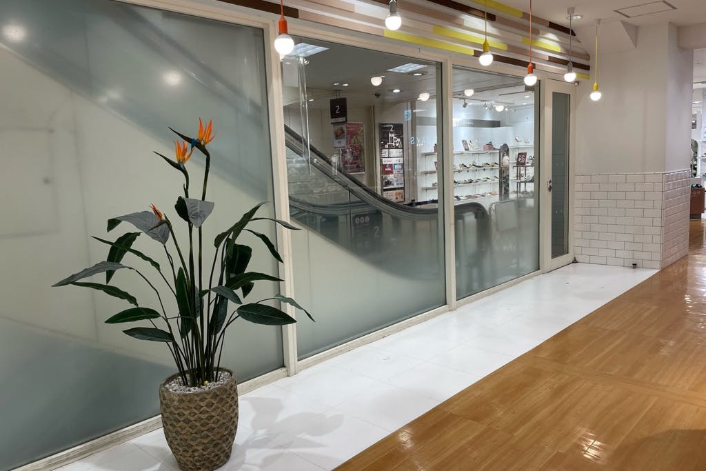 【上野マルイ】2階 パブリックスペース【物販・PR】降りエスカレーターサイド、人気のコンパクトスペース ファッション・雑貨のポップアップに最適