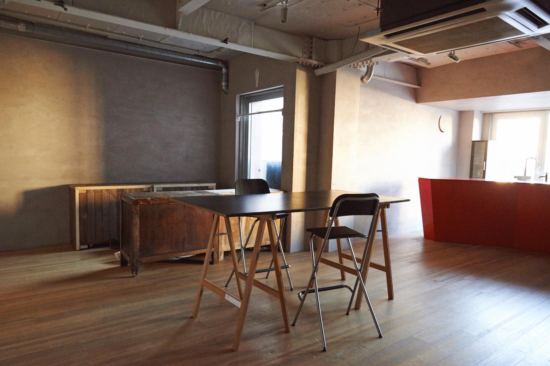 大きな窓が特徴のキッチン付きスペースの画像6