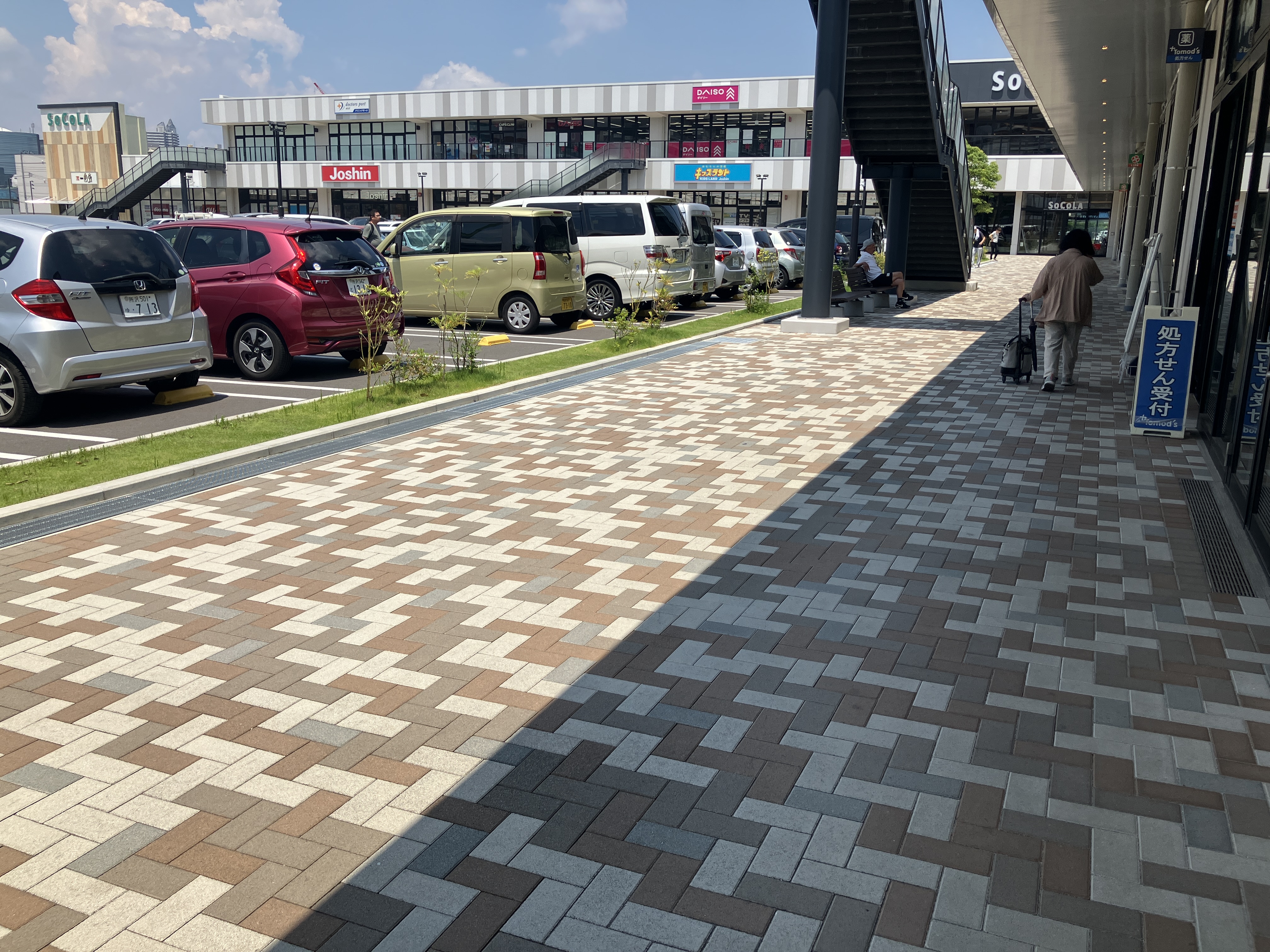 【SOCOLA所沢】1階屋外（トモズ前） 販促プロモーションに最適な催事イベントスペース