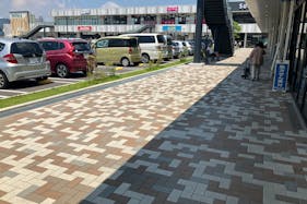 【SOCOLA所沢】1階屋外(トモズ前) 販促プロモーションに最適な催事イベントスペース