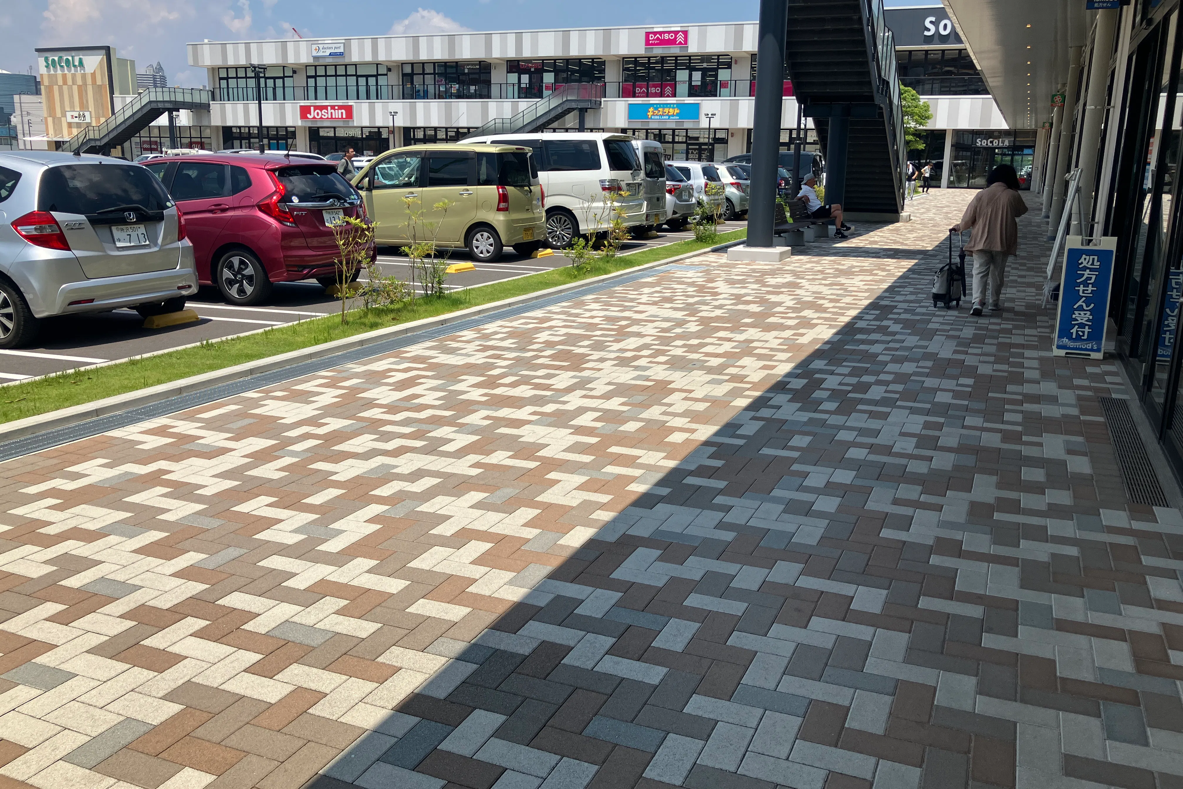 【SOCOLA所沢】1階屋外(トモズ前) 販促プロモーションに最適な催事イベントスペース