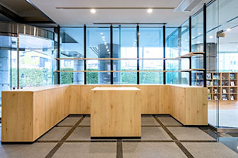 【古河駅2分】アートや雑貨の展示会等に最適なカフェ1階併設のギャラリースペースの画像1