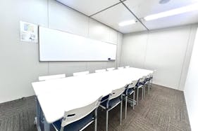 【大阪梅田駅直結/徒歩1分】少人数の会議・面談・レッスン・テレワークに適した12名程度収容可能なレンタルスペース
