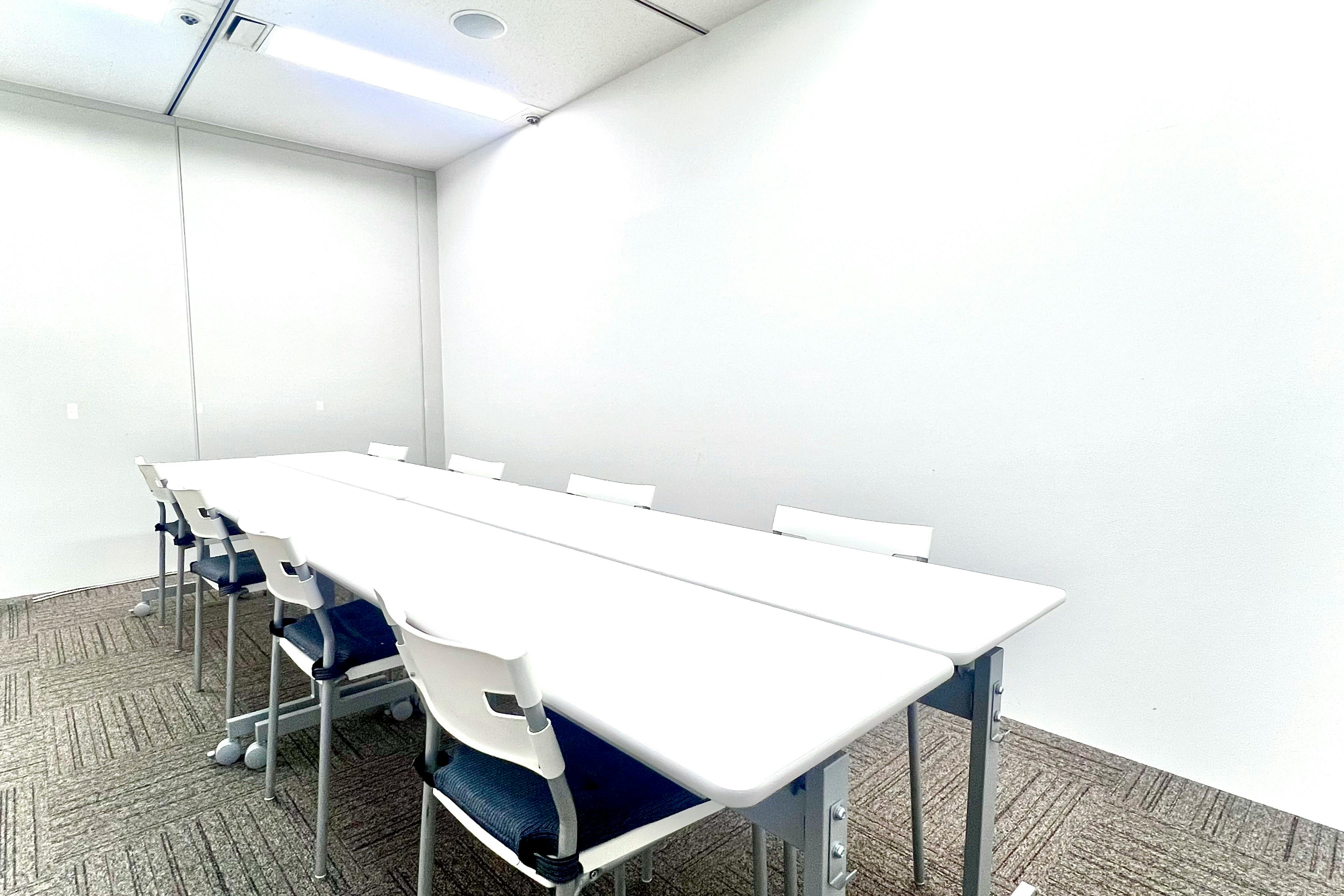 【大阪梅田駅直結/徒歩1分】少人数の会議・面談・レッスン・テレワークに適した12名程度収容可能なレンタルスペース