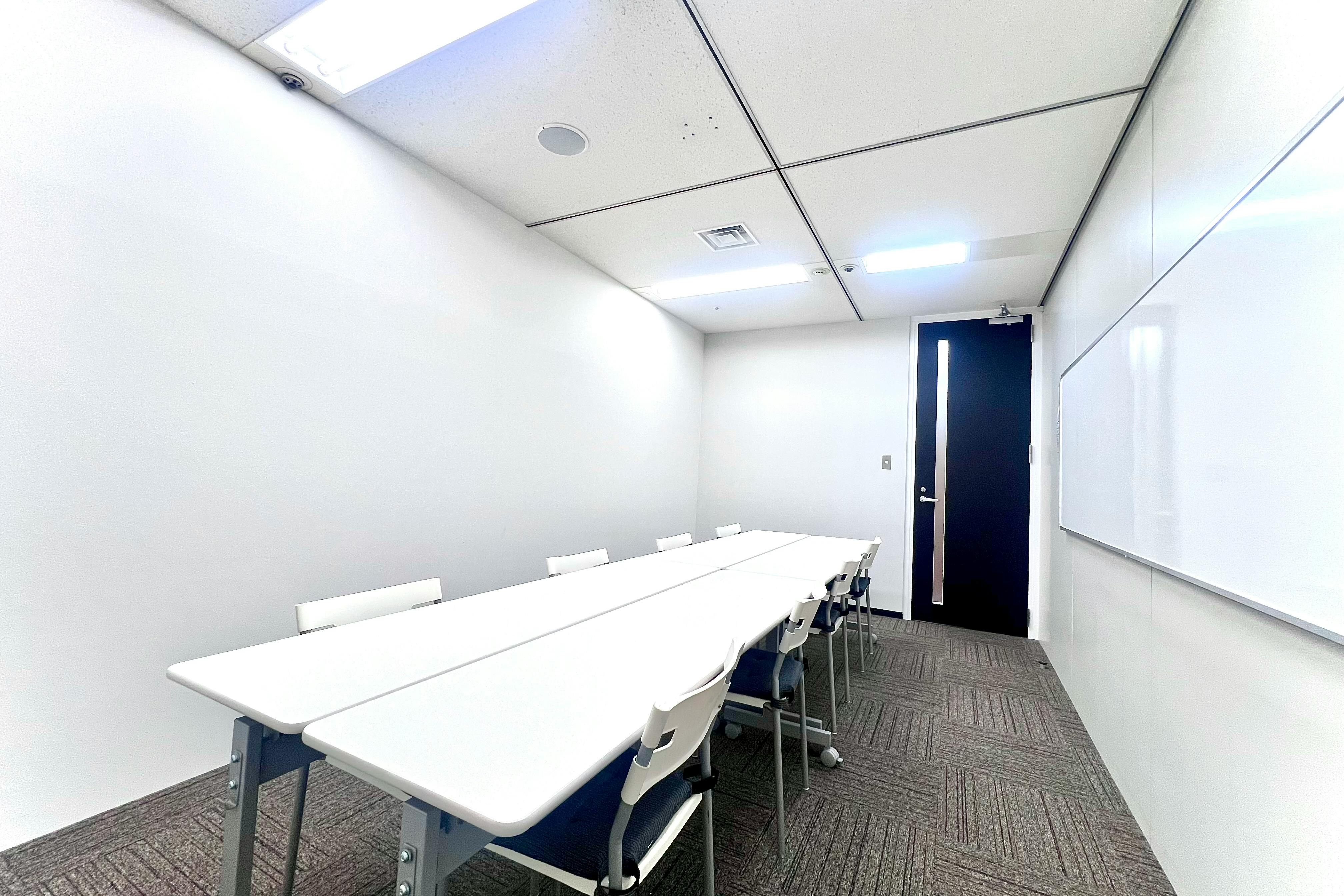 【大阪梅田駅直結/徒歩1分】少人数の会議・面談・レッスン・テレワークに適した12名程度収容可能なレンタルスペース