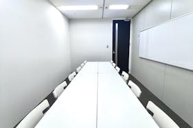 【大阪梅田駅直結/徒歩1分】少人数の会議・面談・レッスン・テレワークに適した12名程度収容可能なレンタルスペース