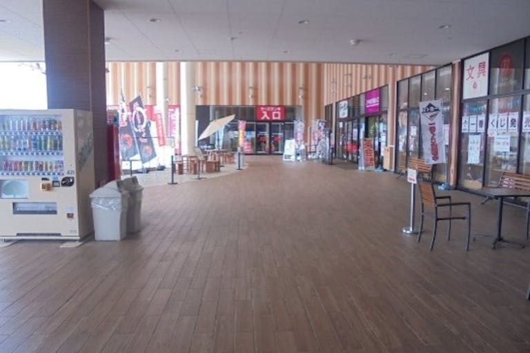 【イオンタウン宇多津】プロモーションや物産展、雑貨販売などに最適な2F中央広場のイベントスペースの画像2