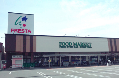 【フレスタ因島店（因島ショッピングセンター）】プロモーションイベント、物販に利用可能な軒下スペース