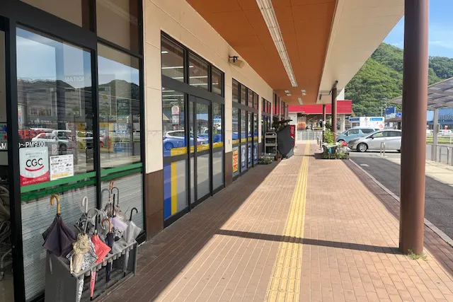 【フレスタ因島店(因島ショッピングセンター)】プロモーションイベント、物販に利用可能な軒下スペース