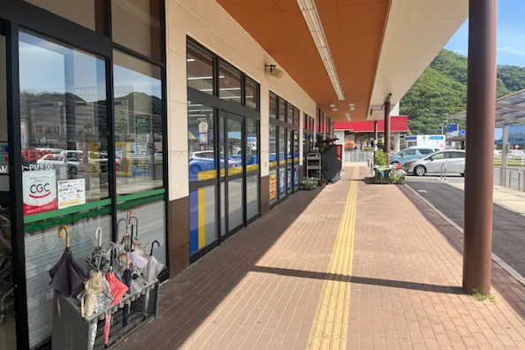 【フレスタ因島店(因島ショッピングセンター)】プロモーションイベント、物販に利用可能な軒下スペース