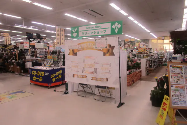 【サンデー白山店】屋内レジ前 食物販やプロモーション等の出店に最適なホームセンター店内のイベントスペース