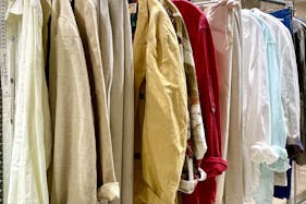 【アミュプラザ鹿児島】視認性抜群!ファッション関係の雑貨やユニセックスアパレルの催事に適した3F中央駅側エスカレーター前のポップアップスペース