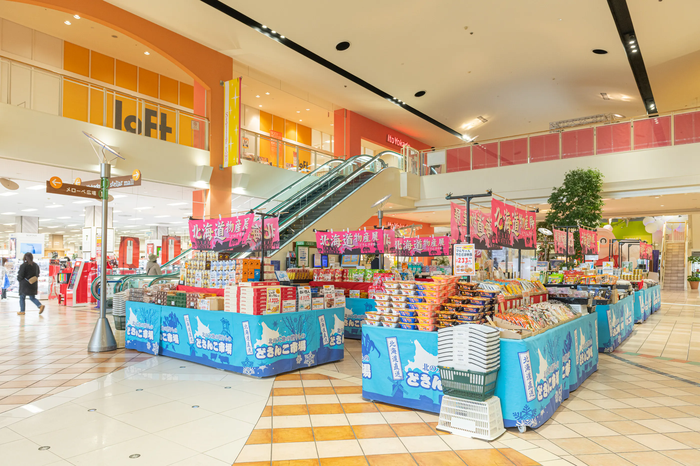 【ステラタウン】ポップアップストアやプロモーションに適したショッピングモール2Fにあるインフォメーション近くのイベントスペース