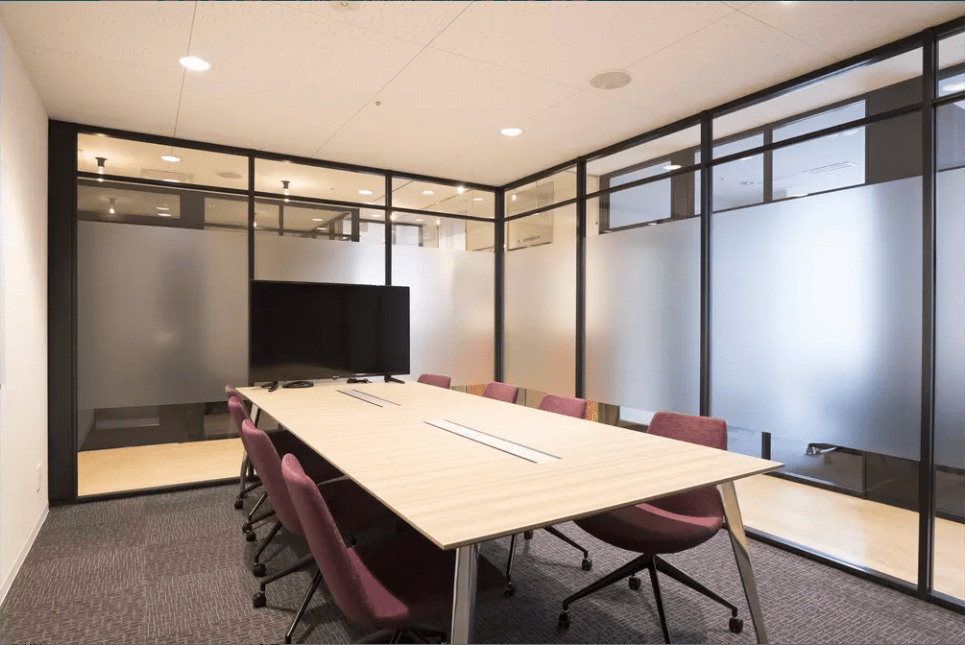 【広島駅7分】ミーティング利用に最適なコワーキングスペース内の貸し会議室