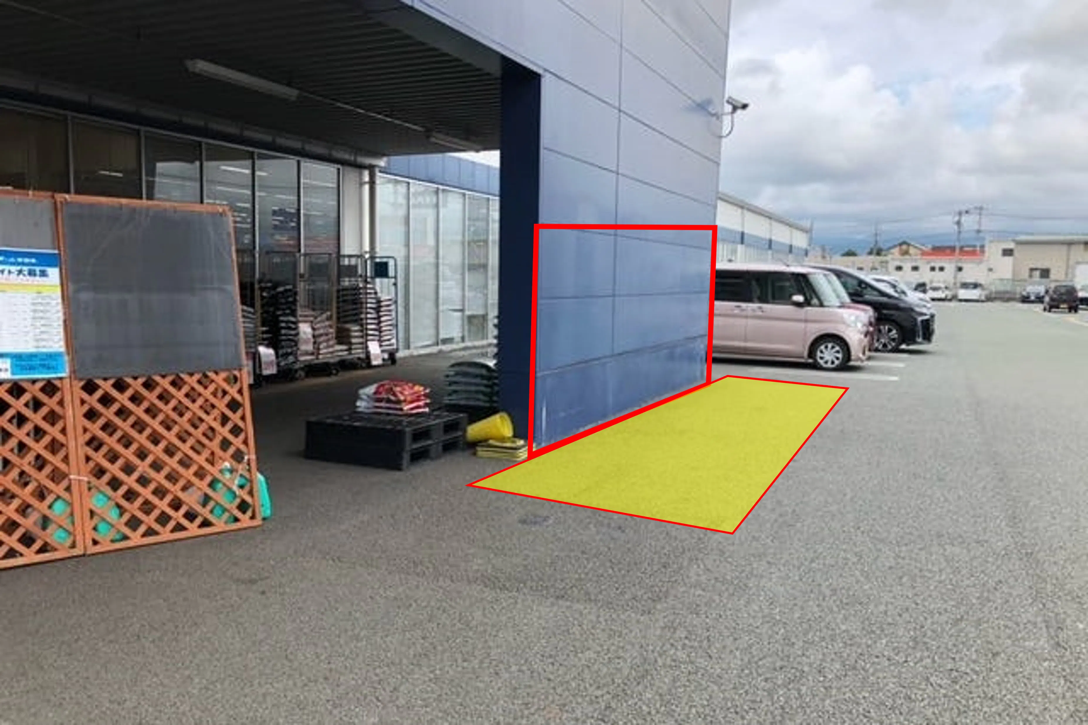 【メガセンタートライアル大津店】Ⓐキッチンカースペース【入口正面右側】