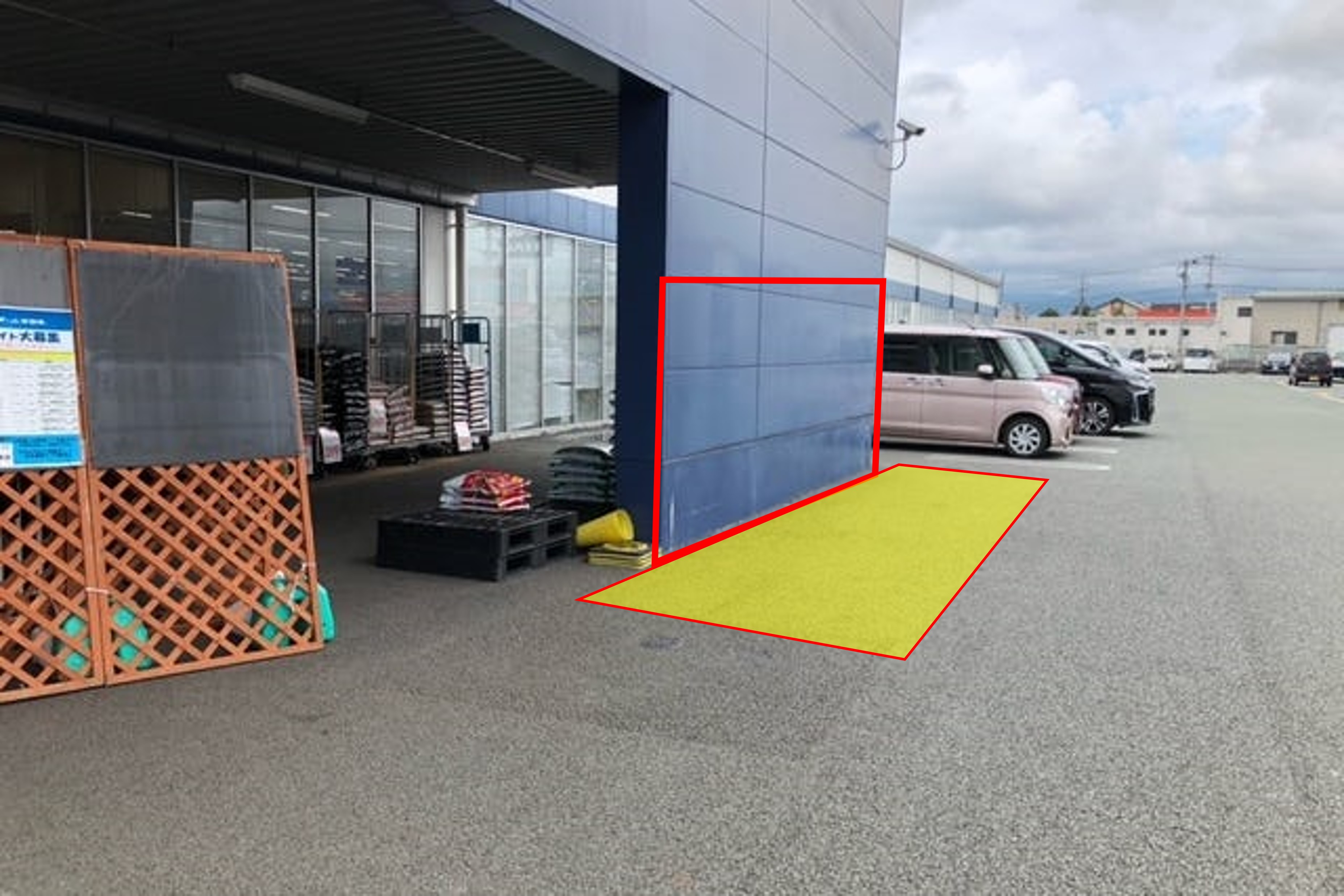 【メガセンタートライアル大津店】Ⓐキッチンカースペース【入口正面右側】