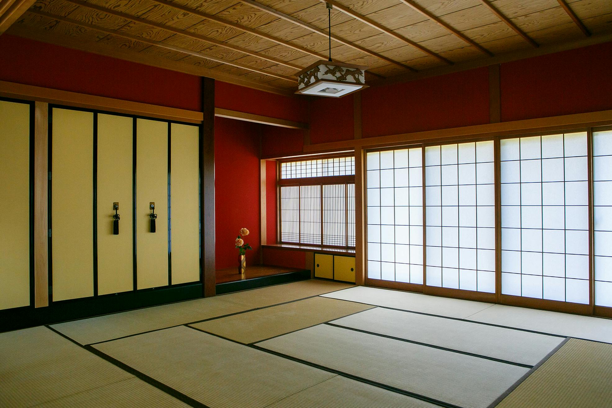 【金沢市深谷町エリア】撮影やアート展、ワークショップに最適な一軒家内和室イベントスペース(朱壁)