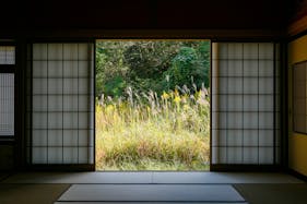 【金沢市深谷町エリア】撮影やアート展、ワークショップに最適な一軒家内和室イベントスペース(朱壁)