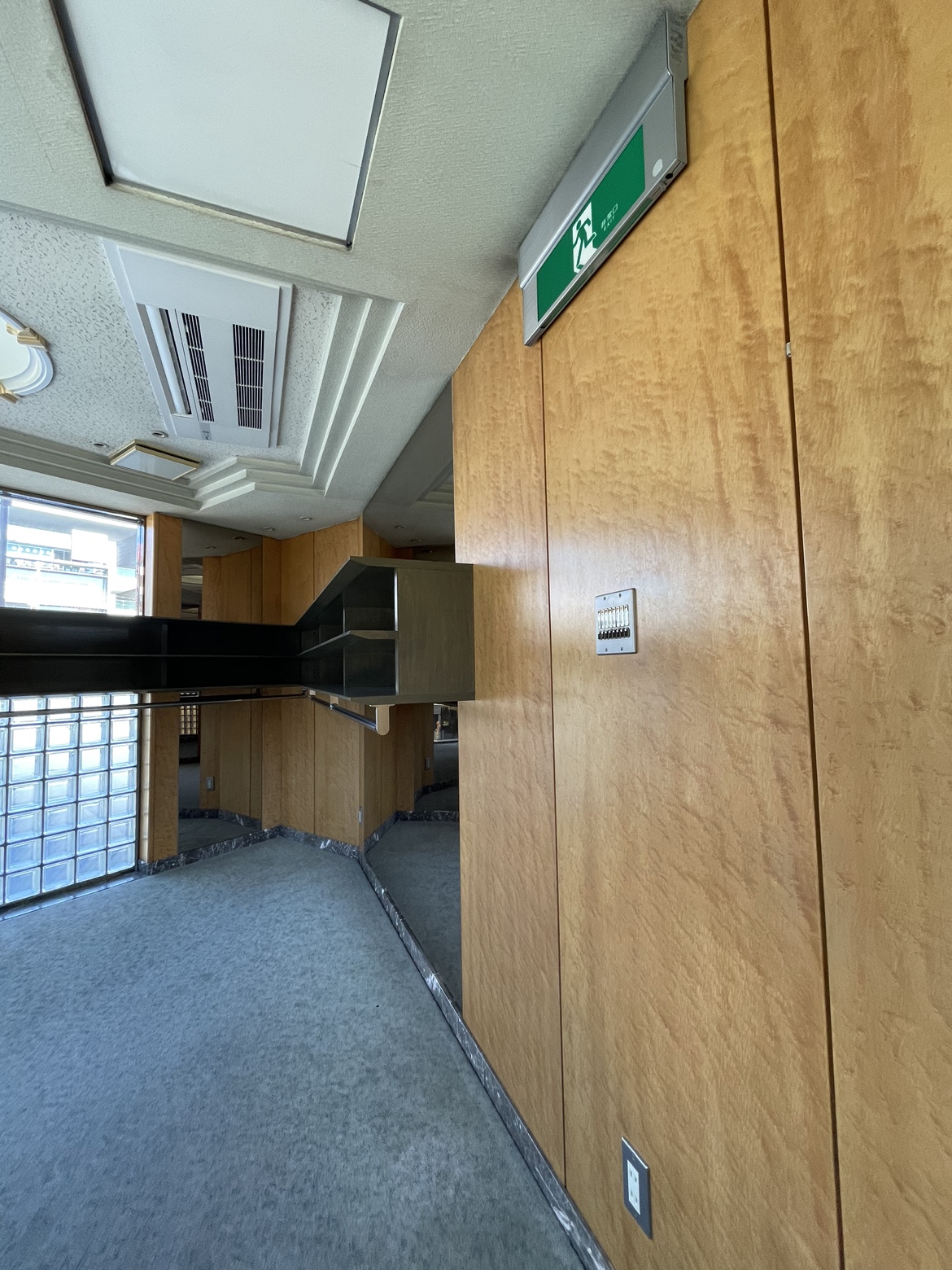 【荻窪駅1分】鏡・展示棚・ハンガーラックあり