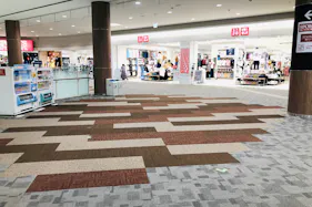 【イオンモール福津】2階 ノースブリッジB(ユニクロ前)