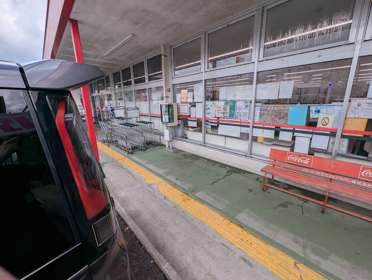 【まつばや矢峰店】食物販やプロモーションなどに利用可能な軒下スペース