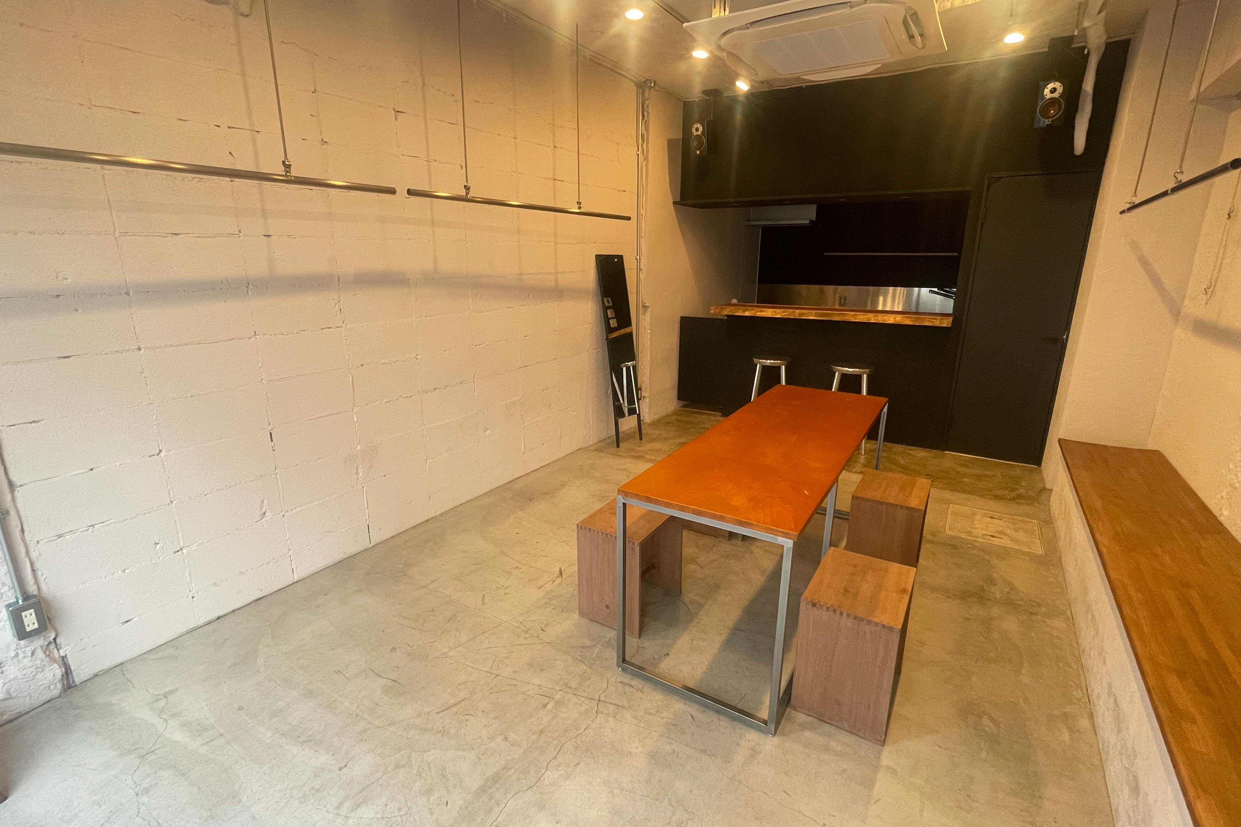 【高円寺駅2分】カフェバー兼ギャラリーポップアップとして利用可能な路面スペース